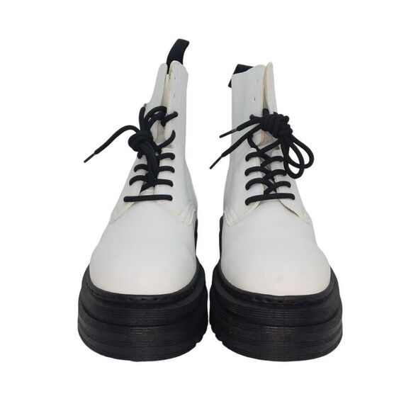 Forever 21 Womens NEW w/Tags White w/Black Combat Boots - sz. 7 - Picture 2 of 5